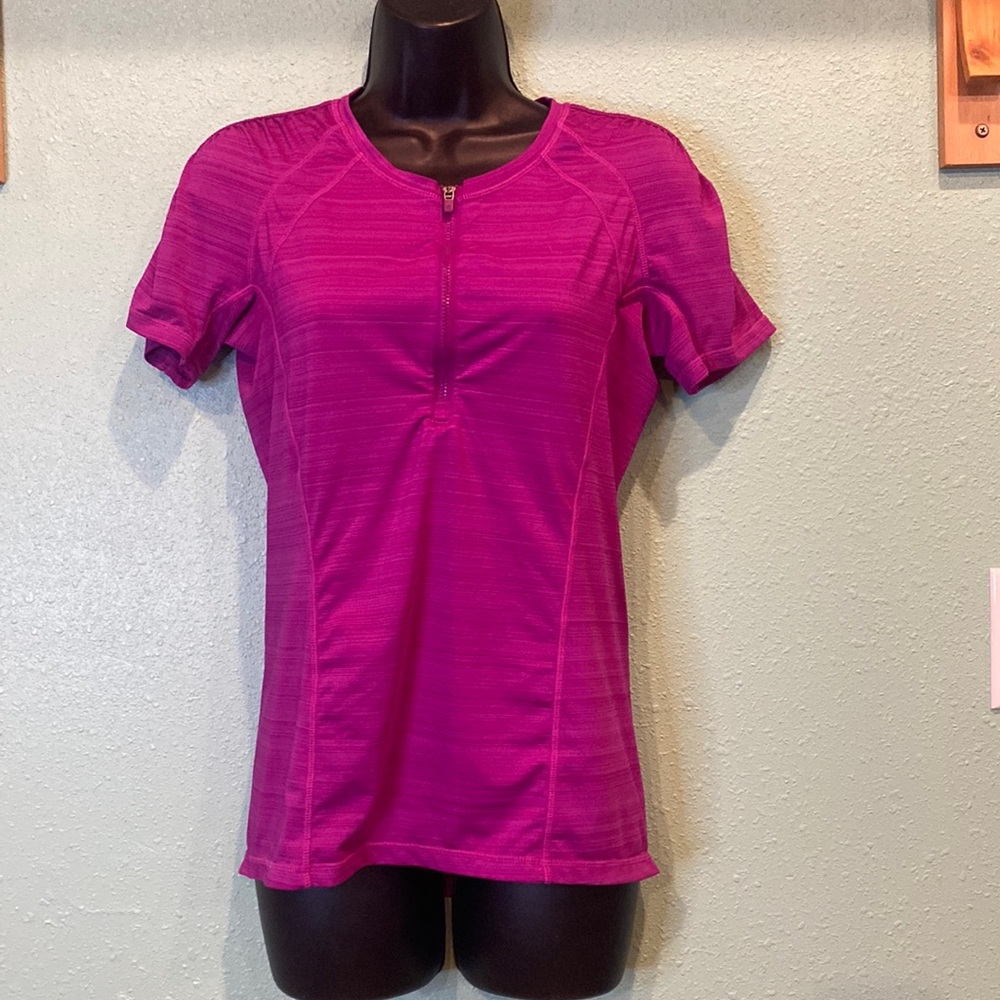 Athleta Pacifica UPF fitted tee. Size medium.